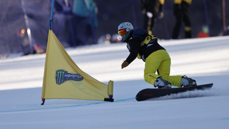 Katie Chapman, Alana Blackman, Cindy ChawnTyler-Marie Gray and Buffy Little psyche up before the Anzac women's snowboarding competition during Invictus Games Vancouver Whistler 2025.